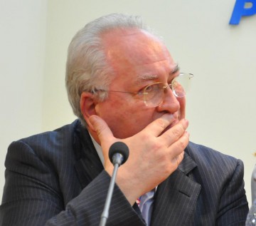 Puiu Haşotti, vizat de schimbarea din funcţia de şef al grupului PNL din Senat